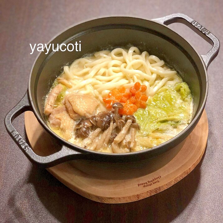 鶏肉とキャベツのうどん入りミルク鍋